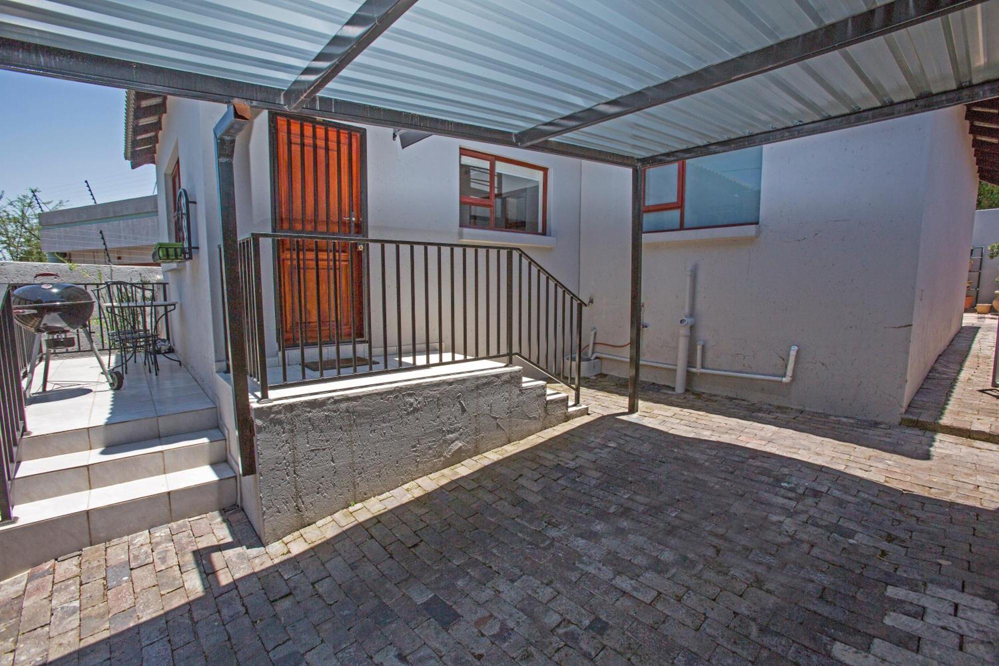 Spacious Garden Cottage Йоханесбург Екстериор снимка
